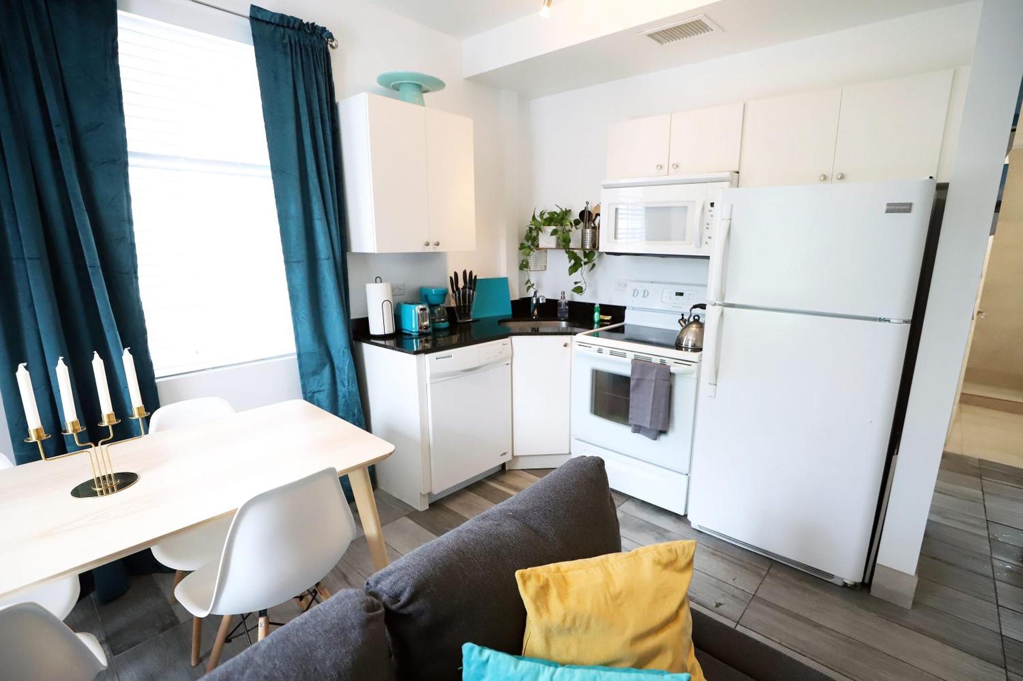 3 Minute Walk To 2 Bedroom Family Friendly With No Pet Fee Apartamento *
